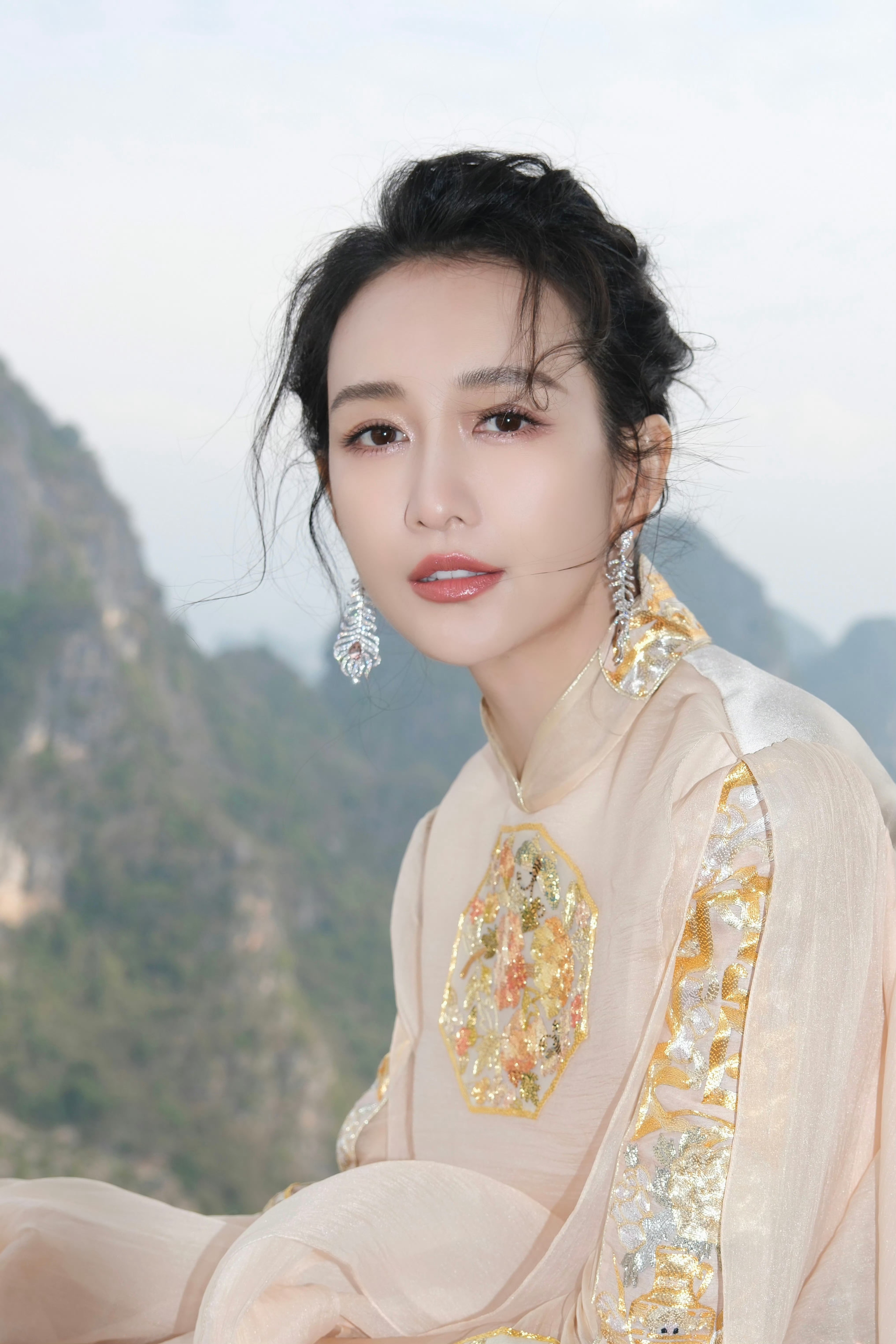 看了王鸥在央视春节戏曲晚会上的表演，真的被惊艳到了！作为广西籍演员，她在家乡的山