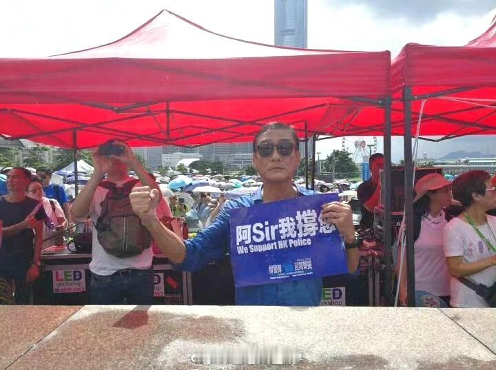 这几天台湾艺人纷纷表态支持祖国统一[送心]
而在当年，梁家辉来大陆拍《火烧圆明园
