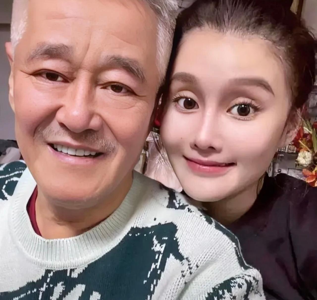 赵本山29岁的女儿球球最近在直播爆出自己患有三种精神疾病，引发了全网的热议。
她