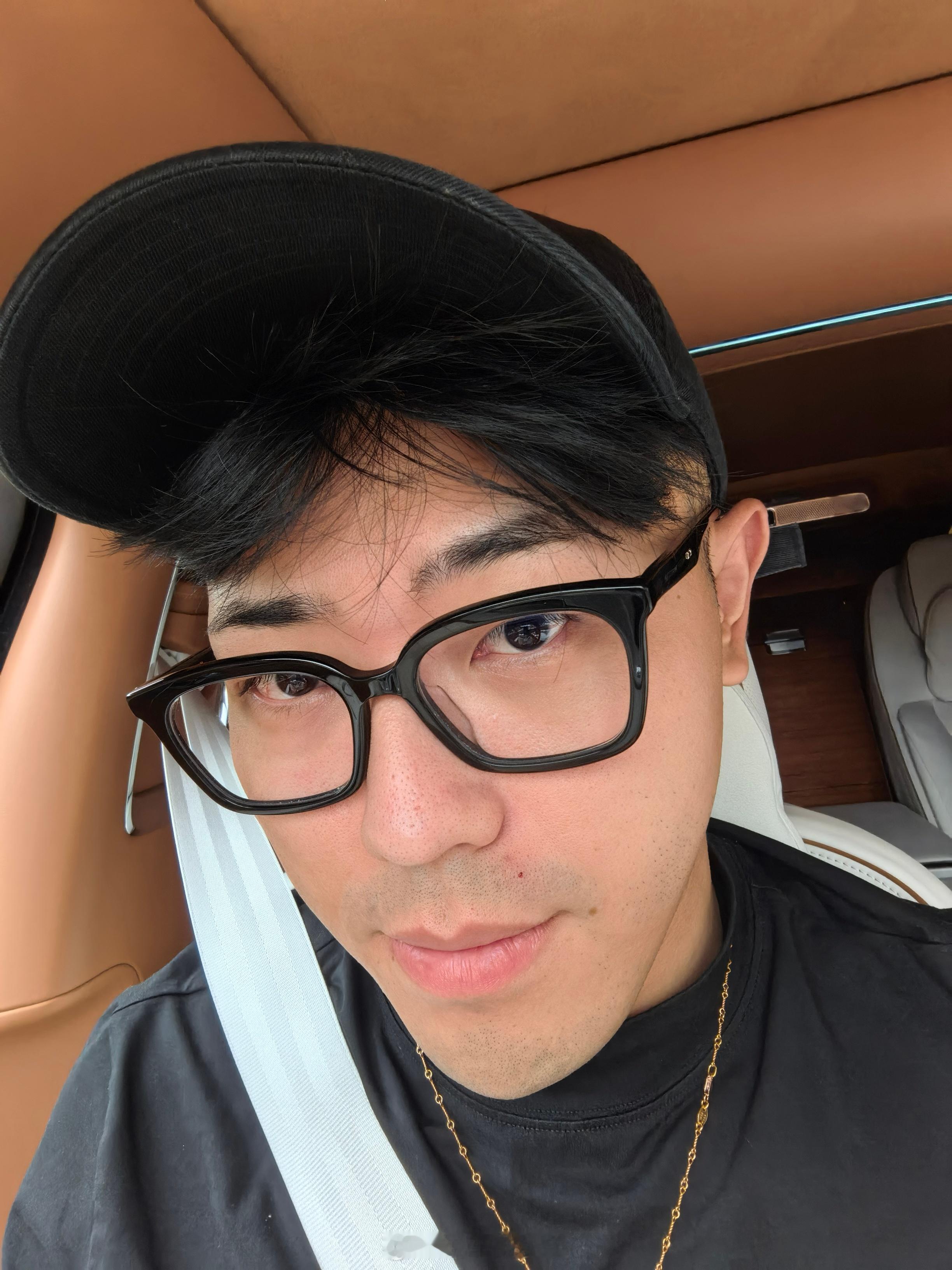 慈眉善目宇的尊界驾驶员体验环节要结束了我的司机大哥终于休完假回京了哥们我要去后排