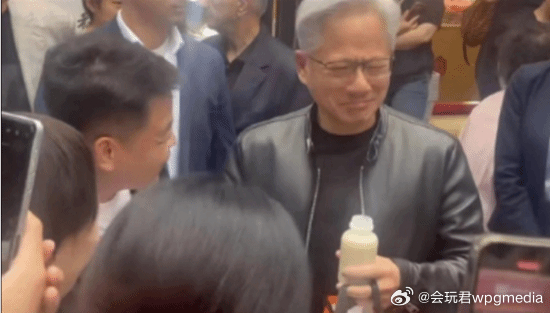 黄仁勋首谈在北京喝豆汁体验：你们不知道我多享受上个月黄仁勋到访北京参加行业会议，