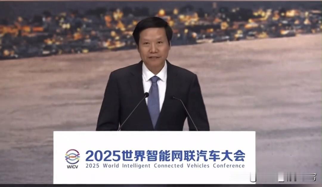 雷军这次真是不装了，

一句话把汽车圈的底裤都给扒了！

在10月16号的智能网