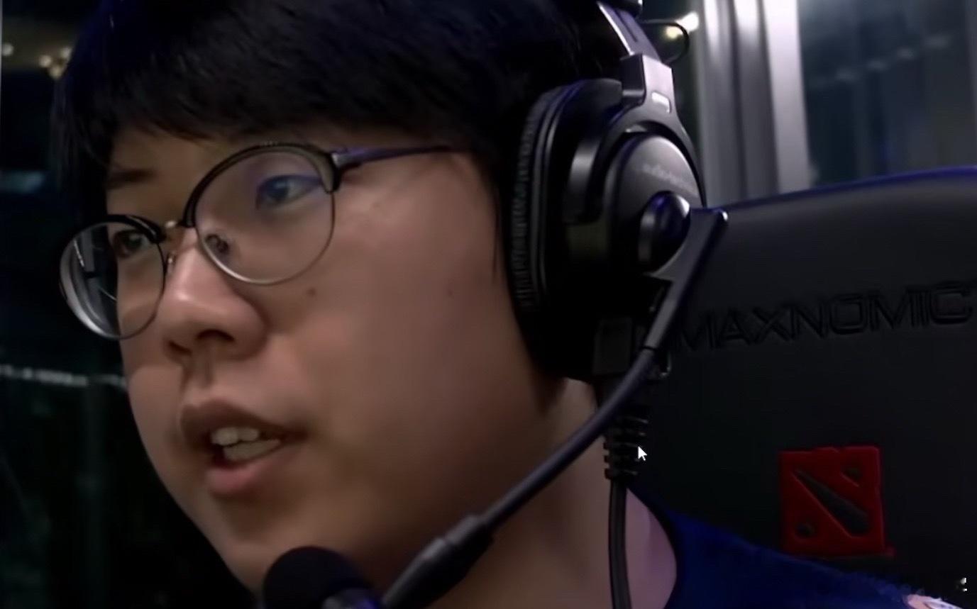 查理斯：当时Ehome也是这样的，天哥吐槽了两句，自己不开心跑了，然后下面八就在