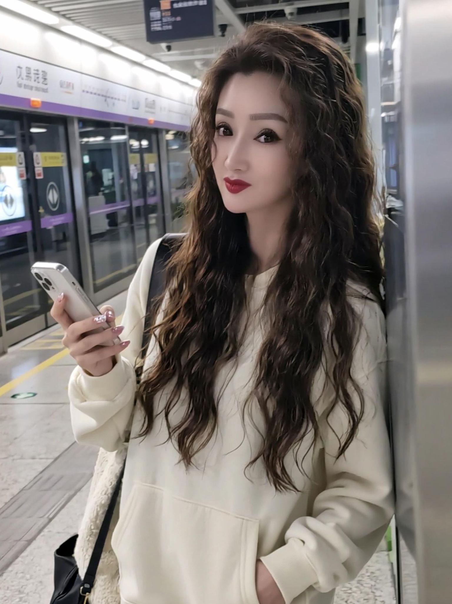 人除了赚钱，其实是不需要太多社交的，最好的状态就是销声匿迹………