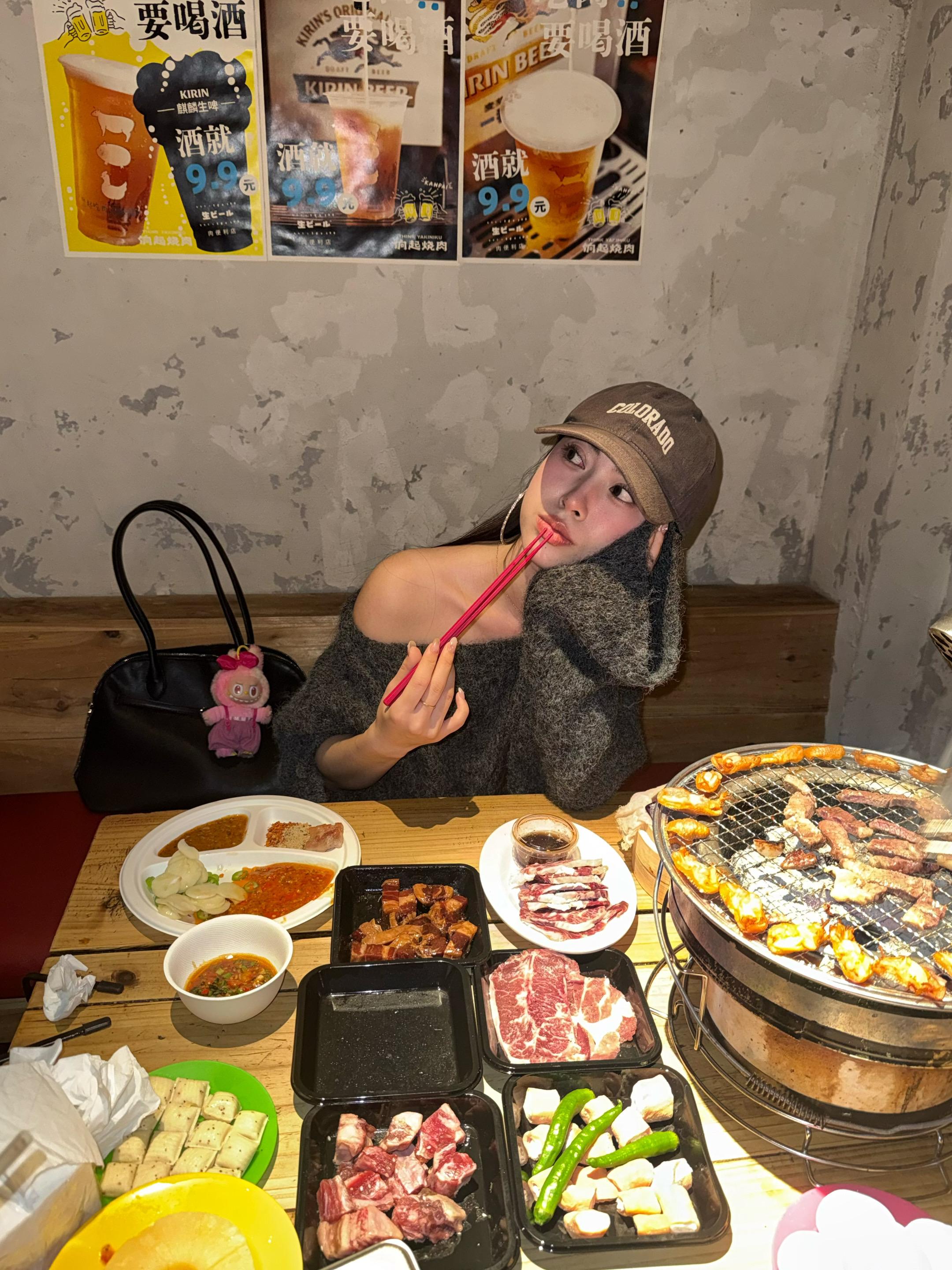 跟漂亮姐姐吃饭