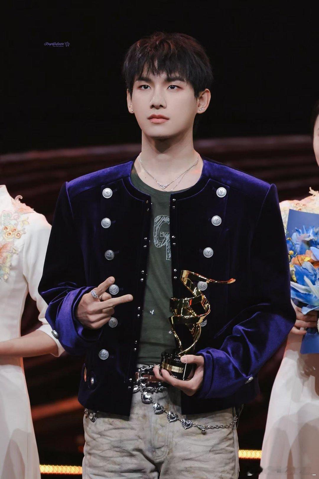 姚琛十分钟把我一天的事干了姚琛冬泳10秒记录拥有者不仅冬泳速度厉害，日常做事还这