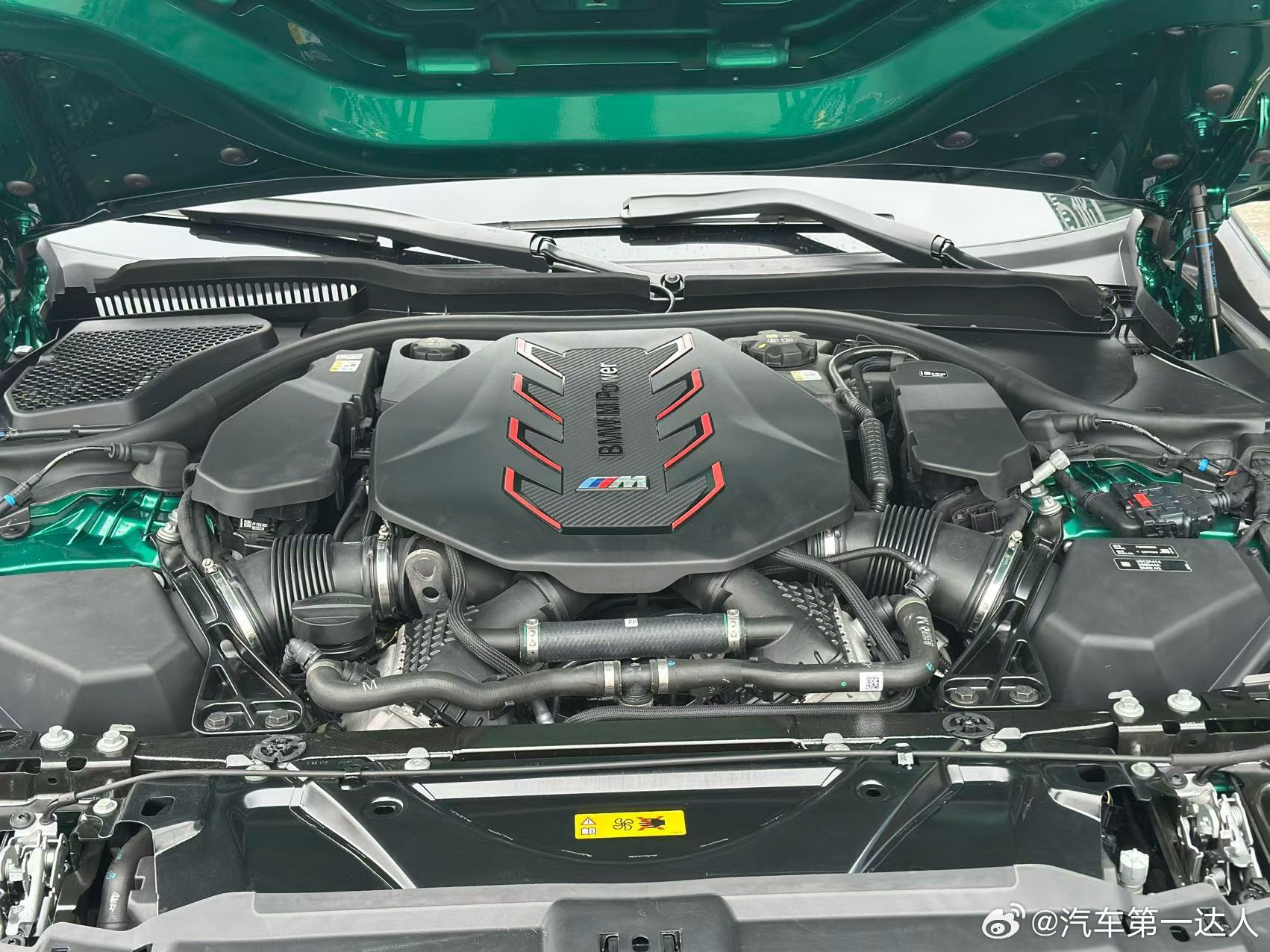 人生最好的状态，是藏锋芒于优雅，拥狂暴于从容。就像这台25年12月上牌、仅700