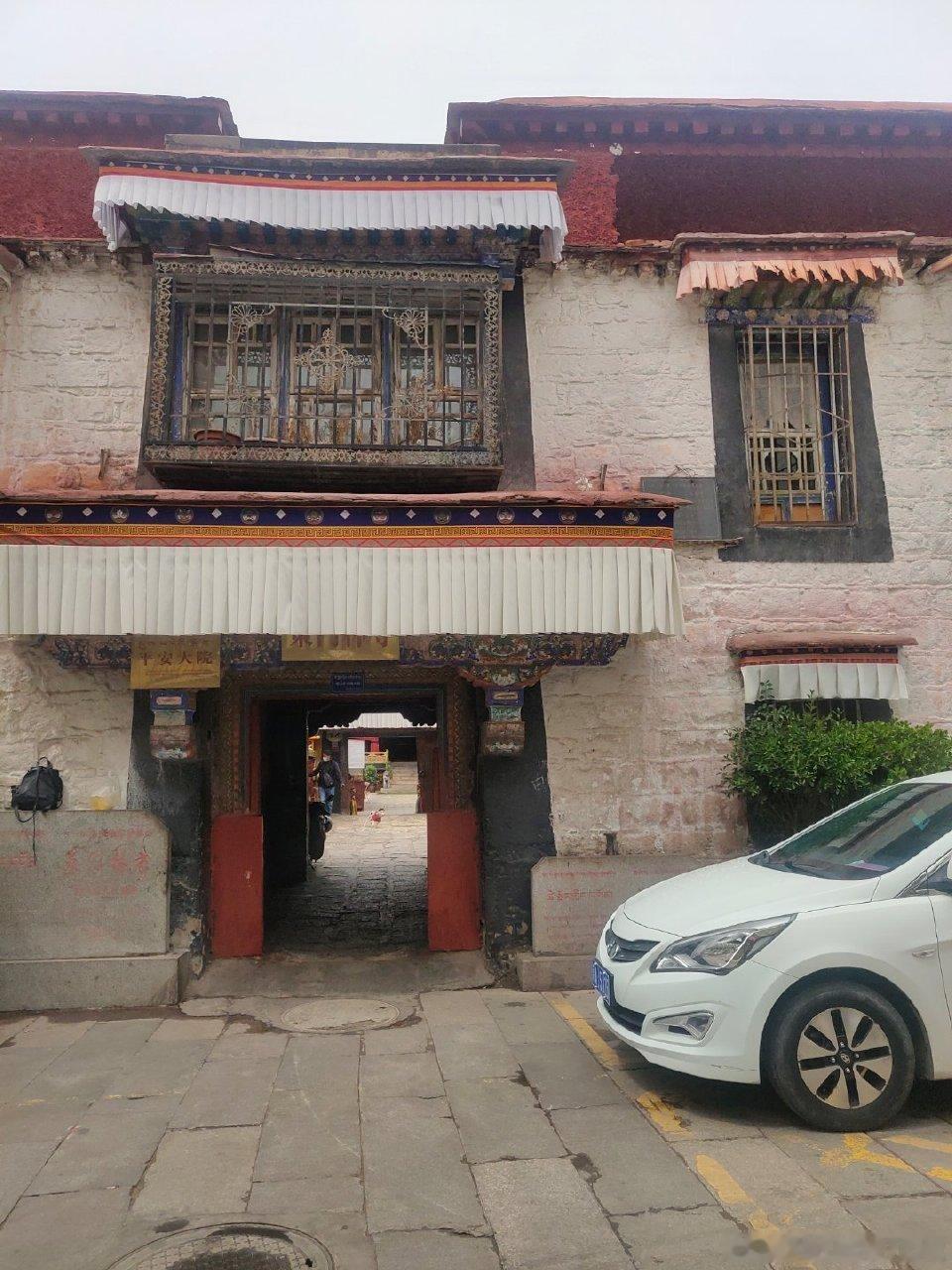 拉萨市城关区吉崩岗街道策墨林社区策墨林（ཚེ་སྨོན་གླིང）属拉萨四大林之
