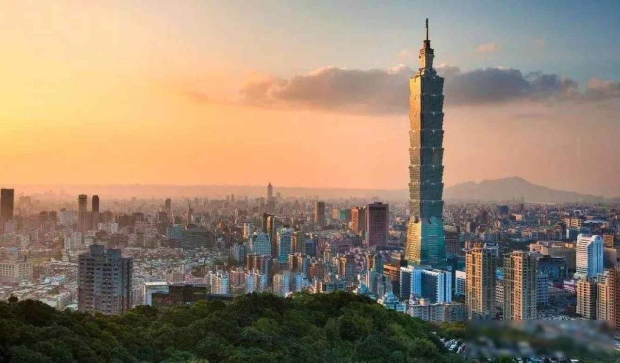 郑丽文要飞美国，解放军军机密集绕台，和平定义权悄悄变了模样

5月25号，台湾媒