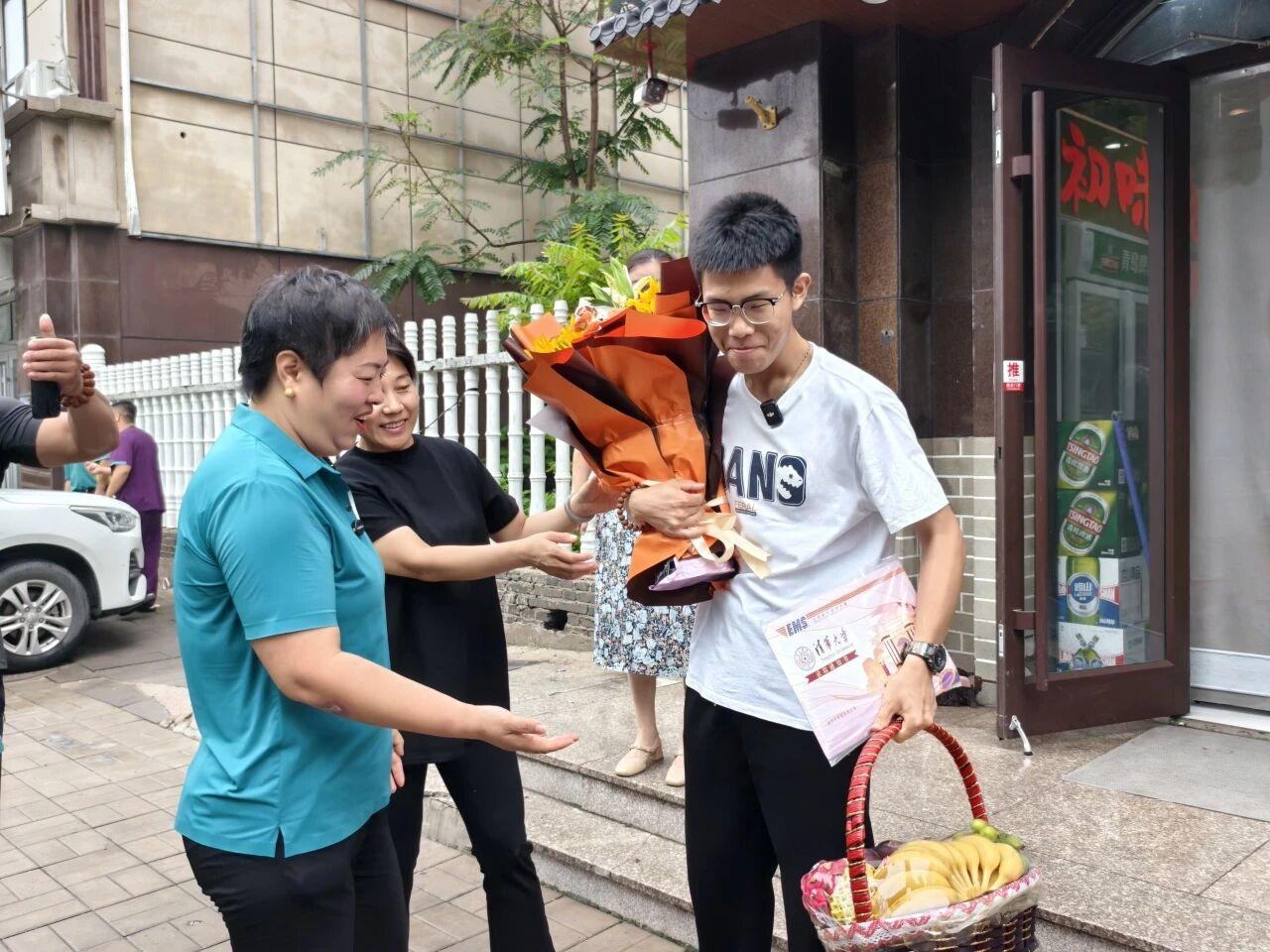 秦皇岛一学子被清华大学录取！
7月13日，秦皇岛2026年度第一封清华大学录取通