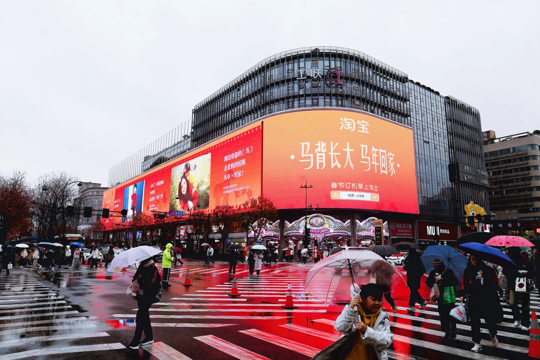 马背上的我是这个世界上最幸福的人
