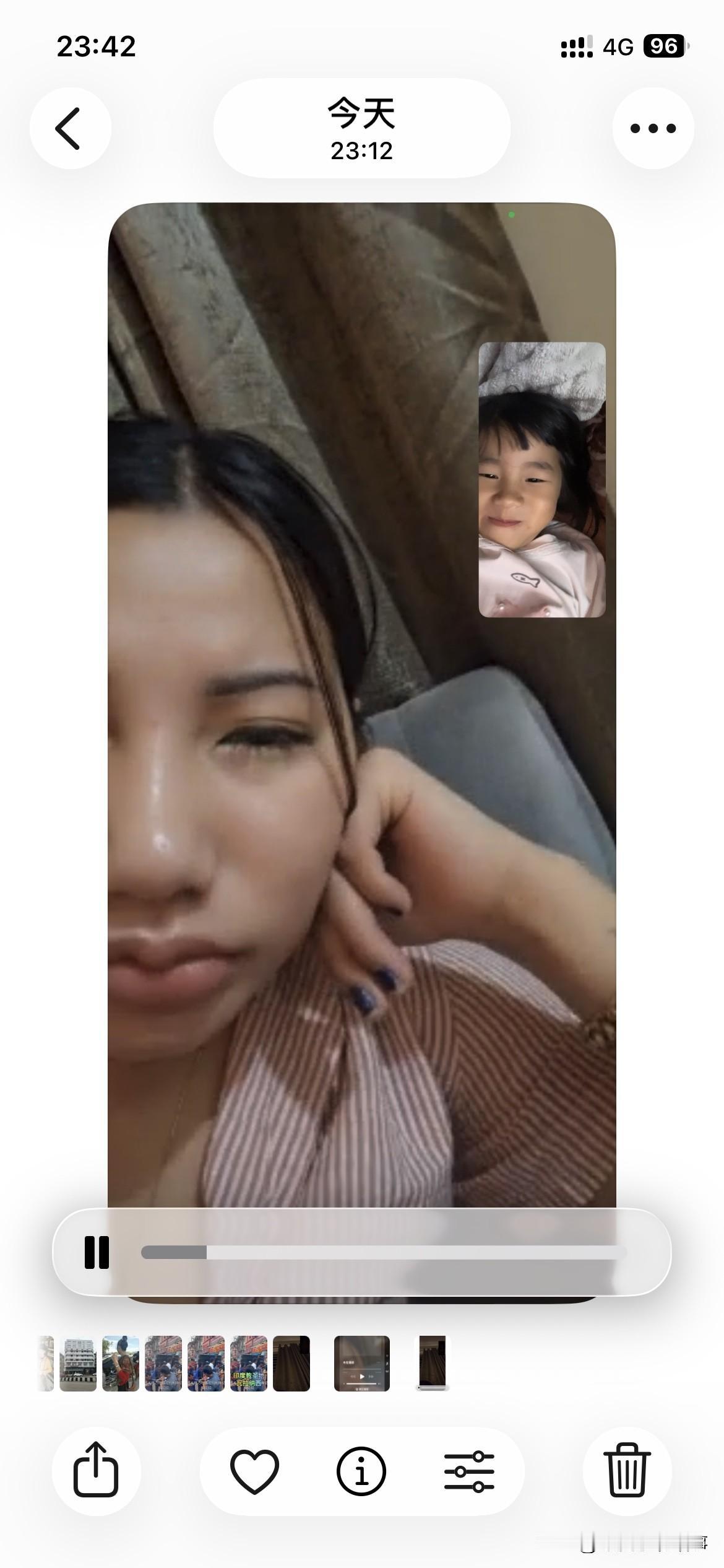 这个女人对于孩子而言既陌生又牵挂，刚刚尝试着打电话联系，她居然破天荒接电话了，真