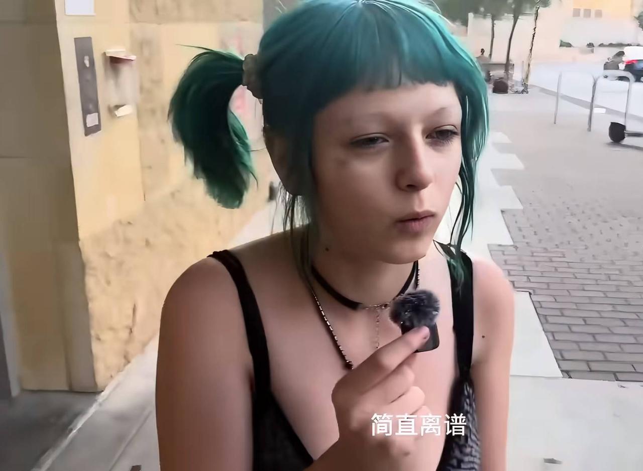 美国奥斯汀斩杀线的采访现场，16岁的白人流浪女孩伊娃的讲述被一声惊叹打断，“哦，