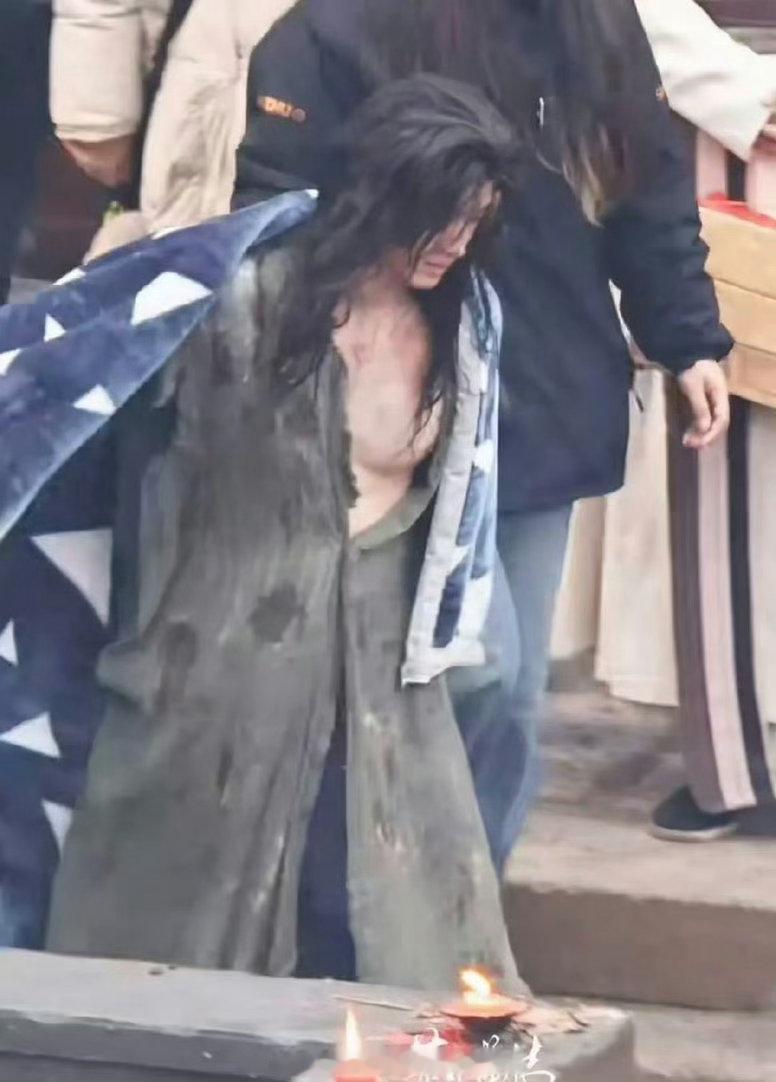 男演员禁止练胸好吗刷到一整个被吓到，我真的恐乳了！ 