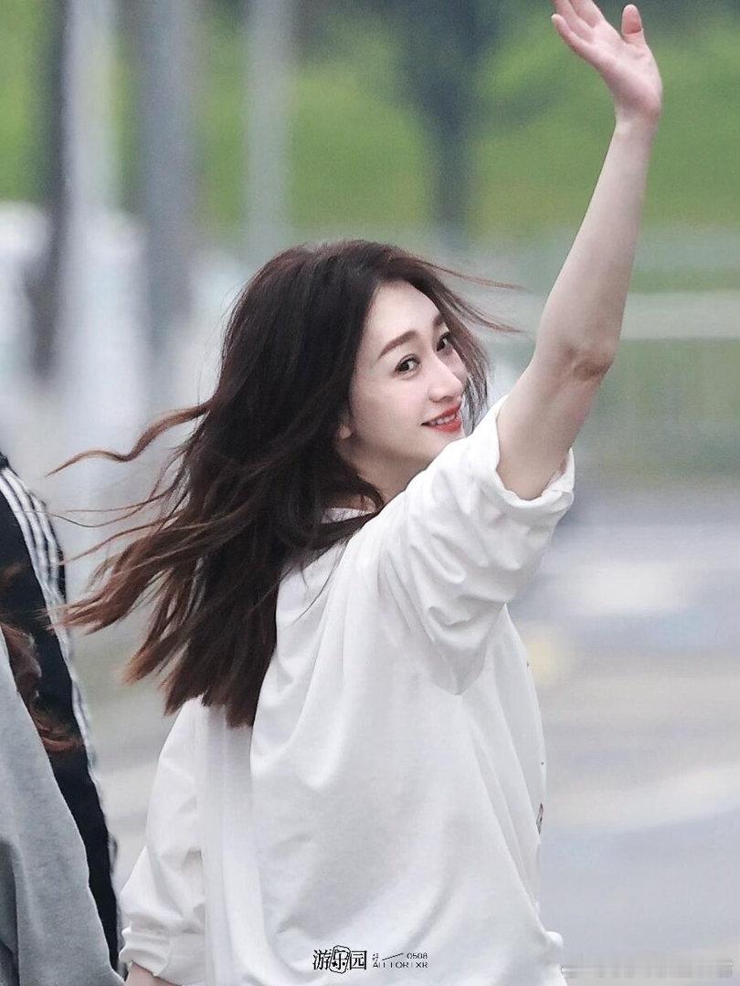 李小冉能不能吓唬我一下 王濛这一问太关键了：她会吓唬你睡觉吗？谢娜那个“会”字说