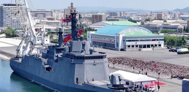 6月24日，据报道，23日朝鲜在南浦港举行了隆重的新型驱逐舰入列典礼，金正恩亲自