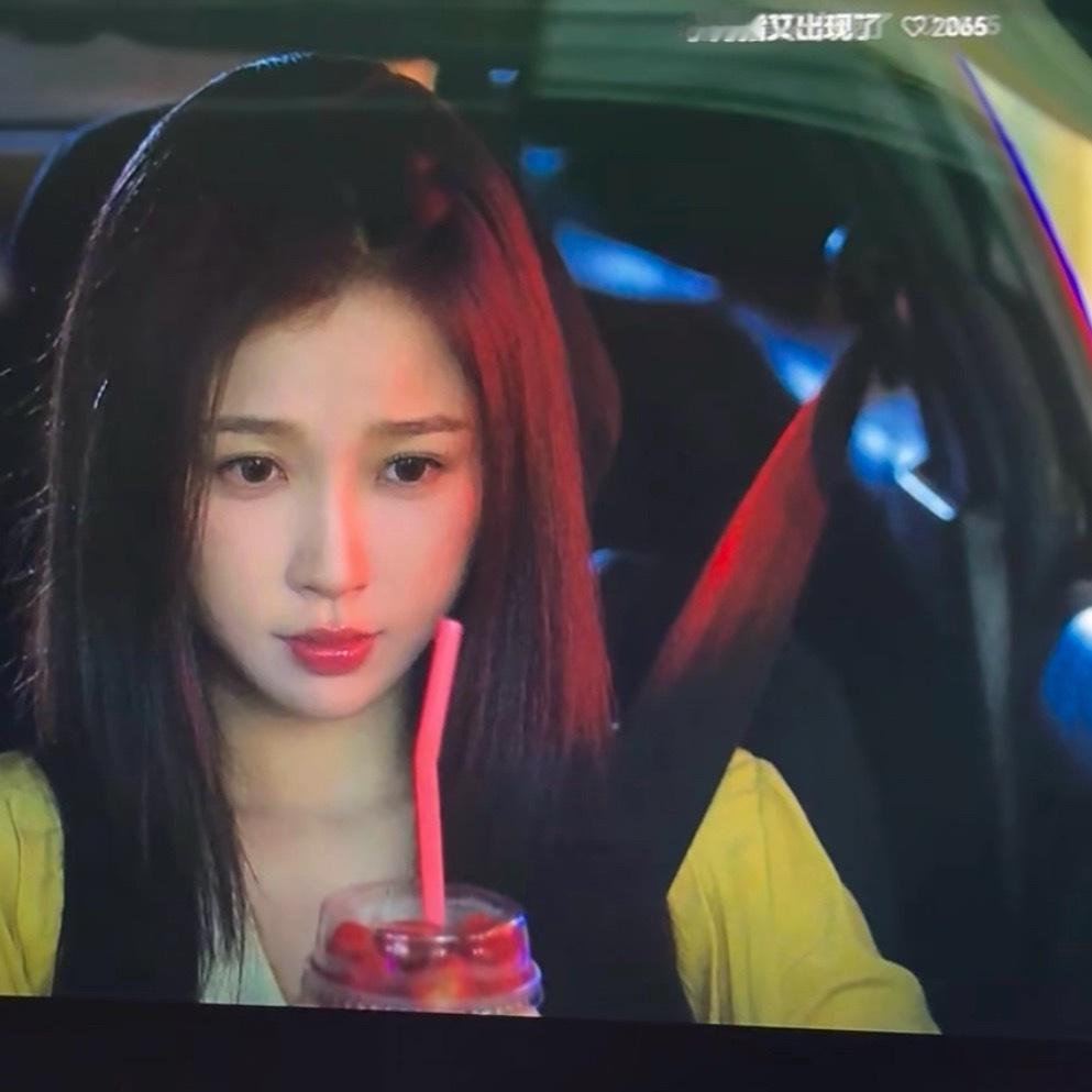 虞书欣小拇指依旧使用率为O小拇指永远倔强 