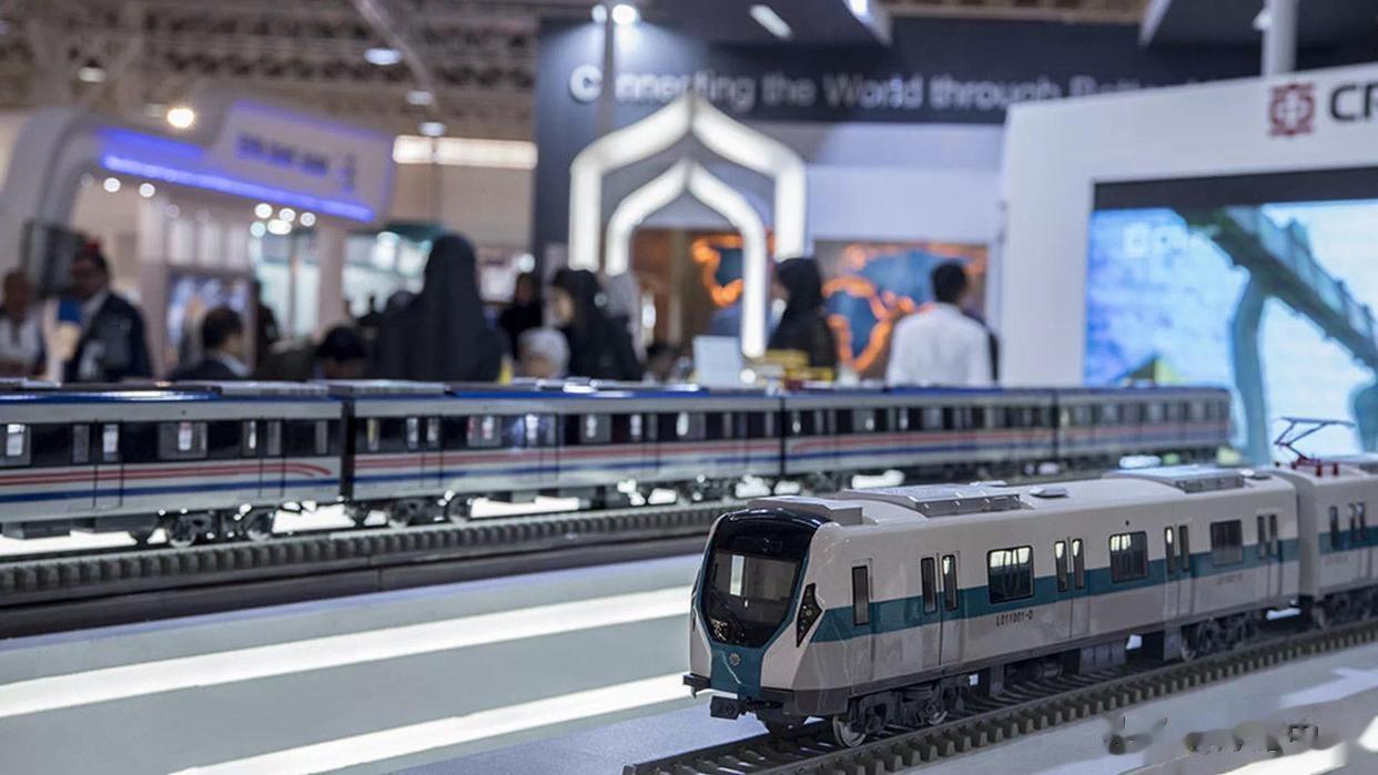 “无可替代”：伊朗呼吁邻国使用途经伊朗的交通走廊

来源:俄罗斯卫星通讯社

伊