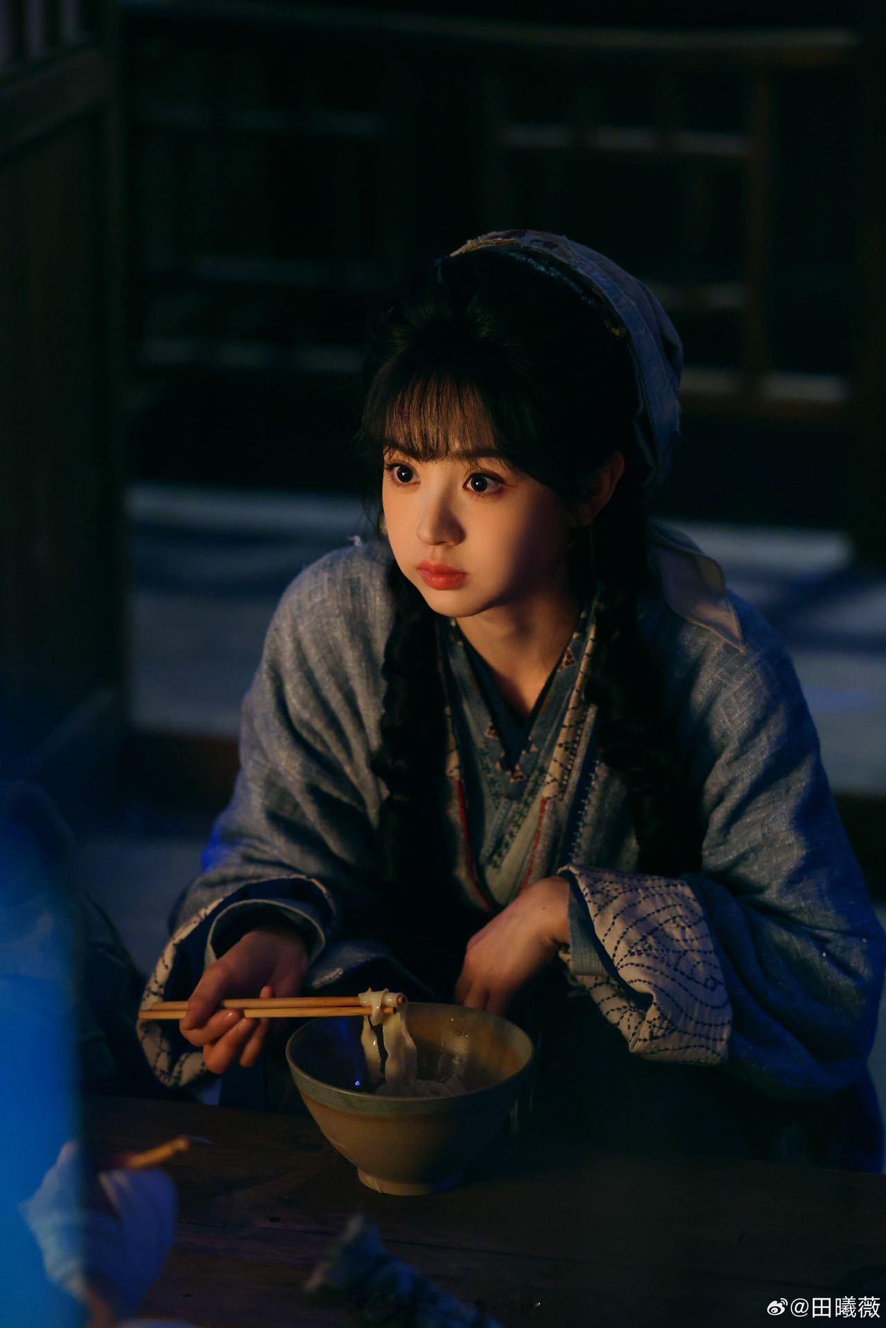 田曦薇追星追到黄渤新综田曦薇连夜报名参加天才厨人 网传田曦薇为了和黄渤合作，连夜