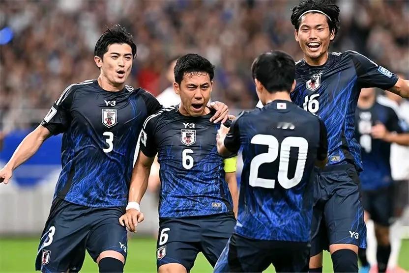 救国足只有一个办法
取消职业联赛
把有天分的好苗子
送到国外五大联赛去培养
不行