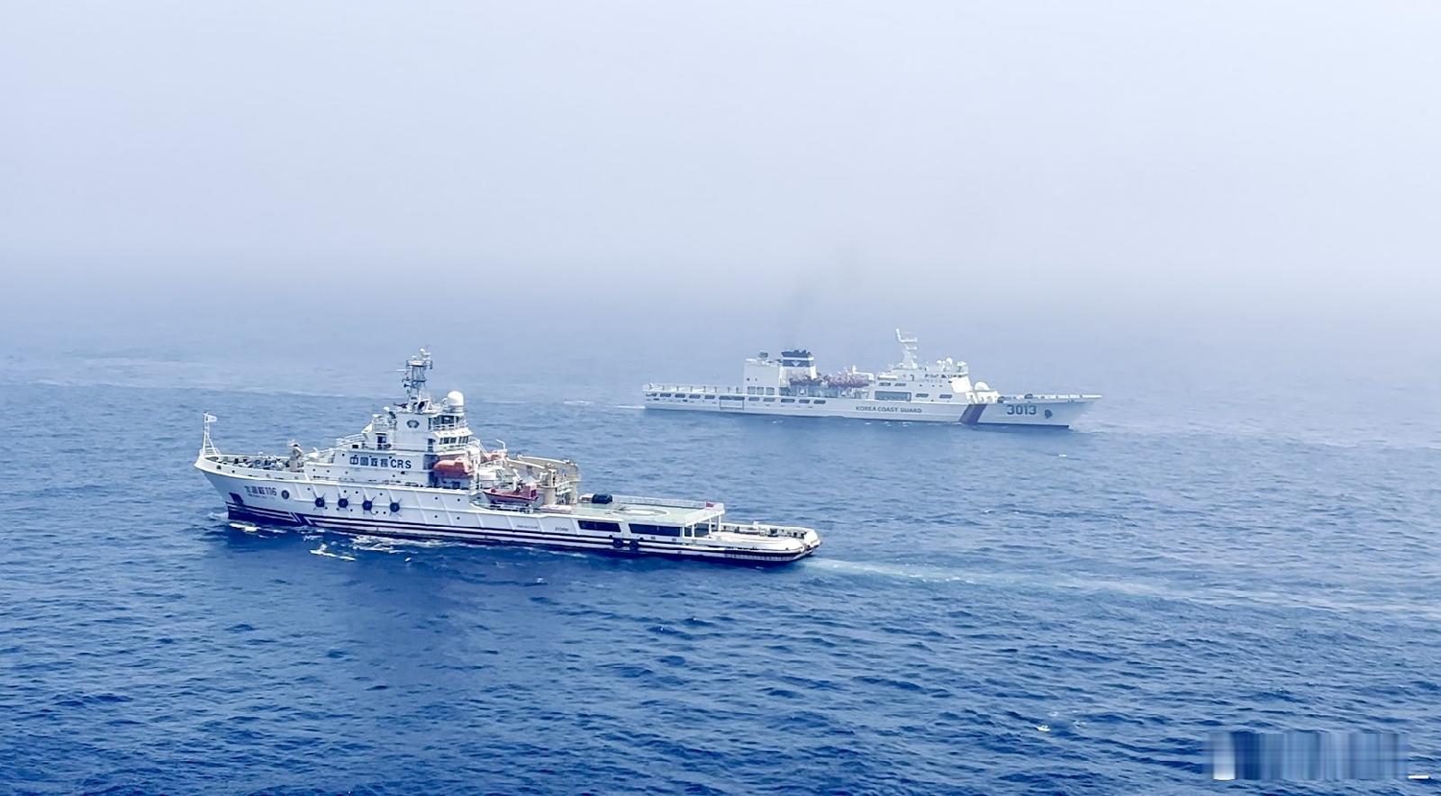 韩联社称由韩国海警和中国海上搜救中心联合主办的2026年韩中联合海上搜救实船演练