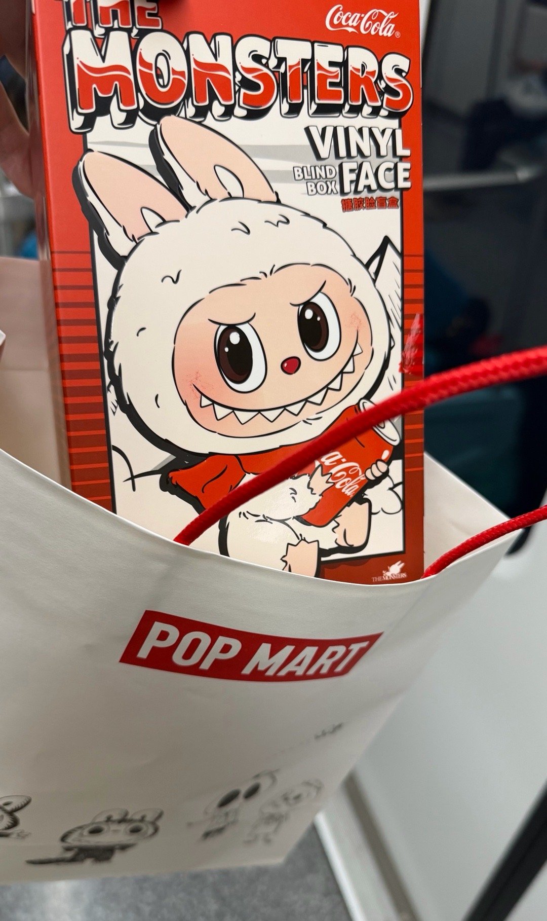 一群人排队稀里糊涂买了一个据说稀缺款 