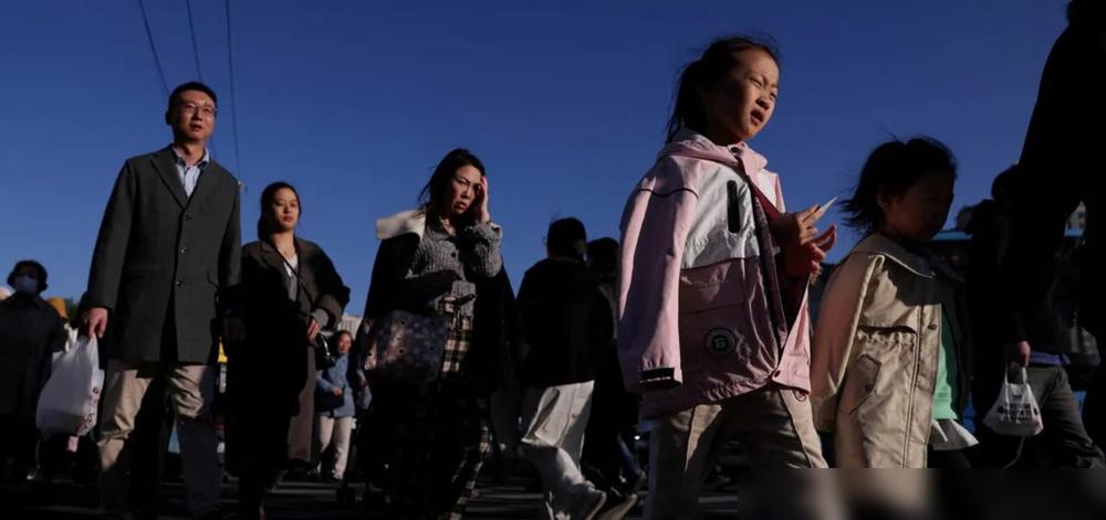 看一家公司接下来想干什么，别听发布会，去翻它的招聘官网。

字节跳动10月5日的