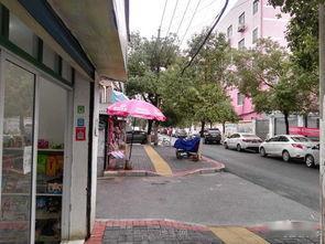 门口面向十字路口 　　如果自己家的大门是直直对着十字路口的就要注意了。俗话说十字