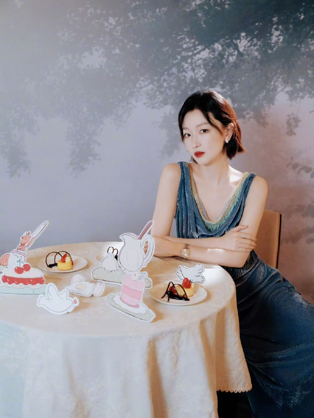 舒淇对周冬雨全肯定我夸闺蜜穿搭时就舒淇这样 周冬雨：瞅瞅我淘的百元小裙，好看不？