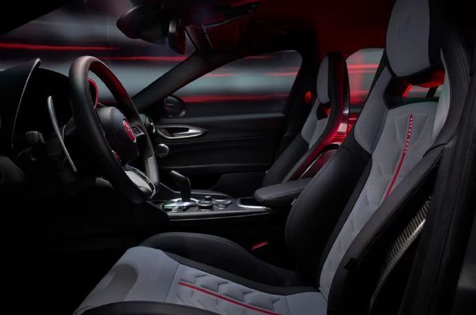 汽车 阿尔法·罗密欧(Alfa Romeo) 推出了 Bottegafuoris