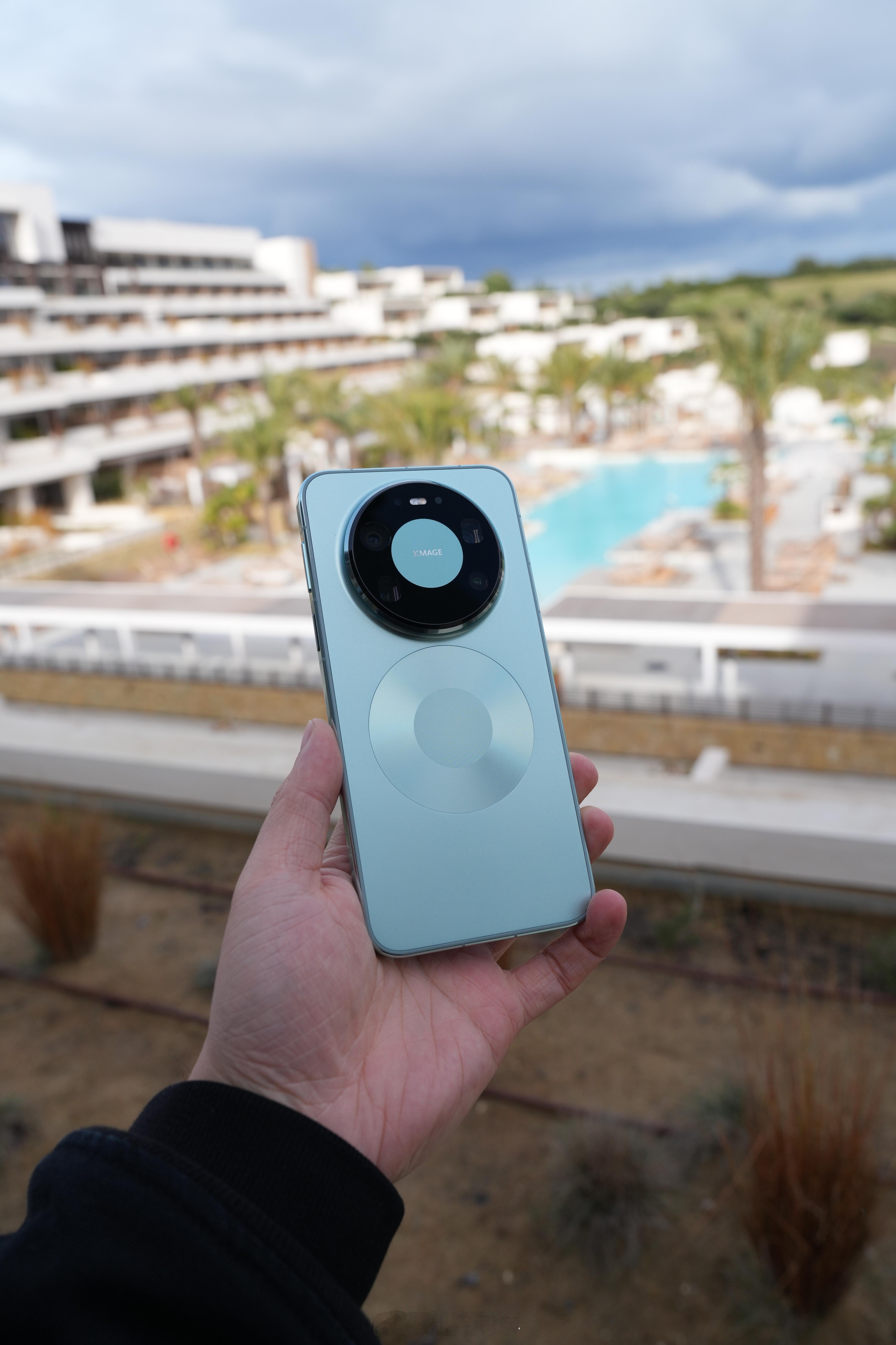 这一代 华为Mate 80真的是把“配置真香”写在脸上。上周出差高铁+机场一整天