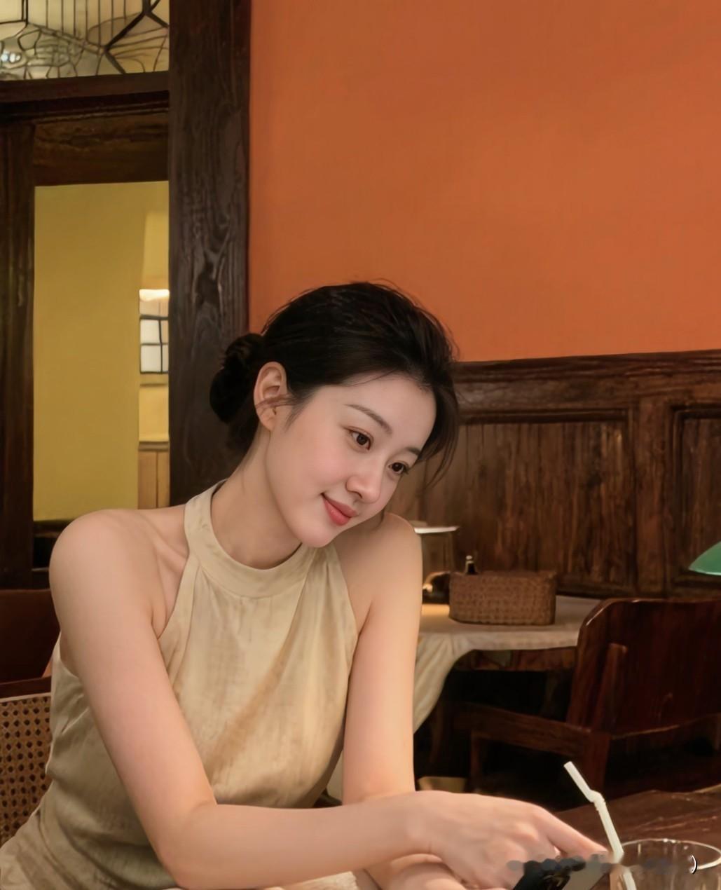 女人在外面给男人，
留面子不是怂，
是给感情留条后路！
他好面子你就给台阶，
回