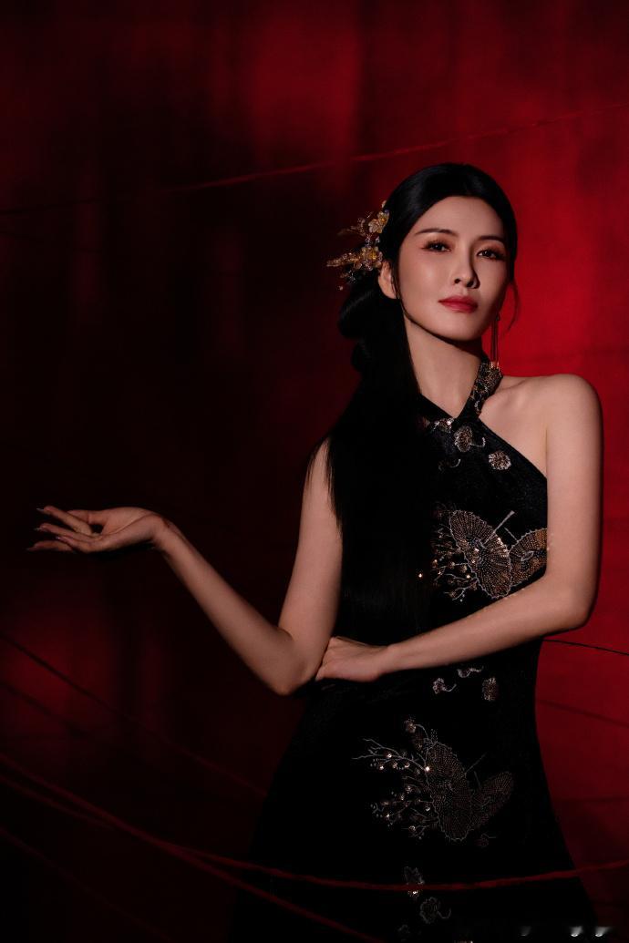 徐洁儿隐形队长实至名归芒果欠徐洁儿一个队长位 看了今天晚上的乘风直播。徐洁儿隐形