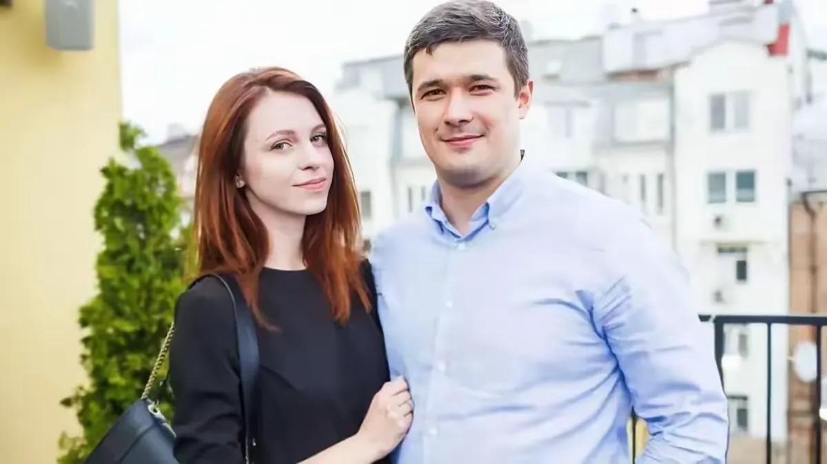 娶妻当如阿纳斯塔西娅！

乌克兰上任才半年的前防长费多罗夫被解职后，国内多地反而