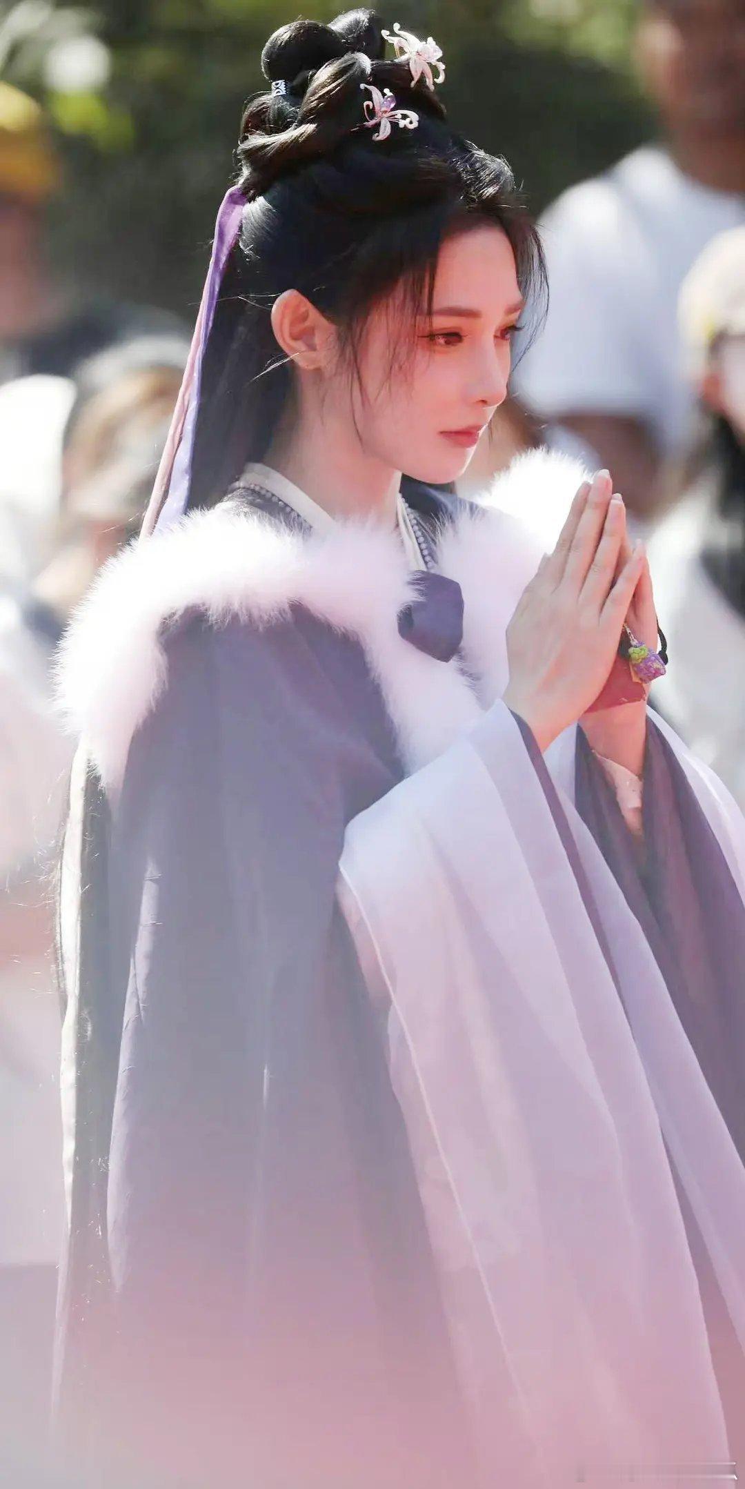 看彭小苒新剧开机的状态还是好的，好奇男主角是谁啊 ​​​