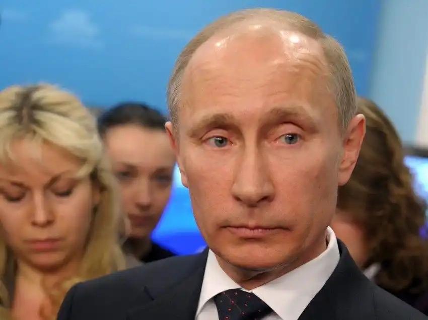 无论俄罗斯人怎么说，顿涅茨克都是乌克兰的领土，这没有争议。

普京在与顿涅茨克行