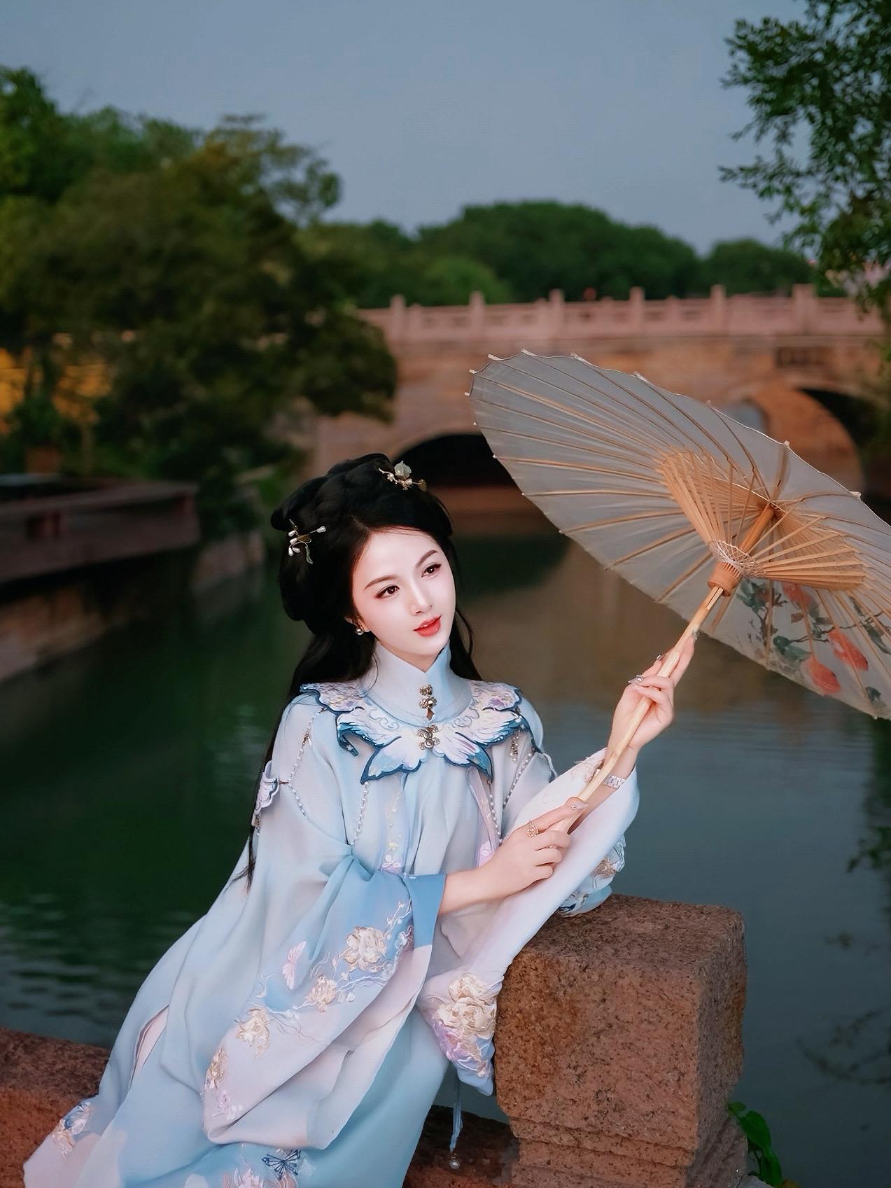 世上何来常青树，心中不负便胜朝朝暮暮