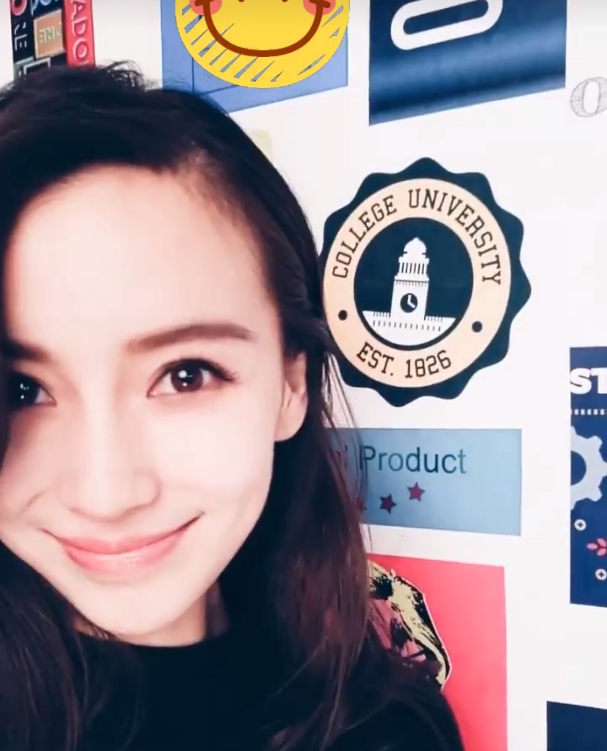 angelababy在白纸上给粉丝签名 Angelababy是个倍倍好的人！超级