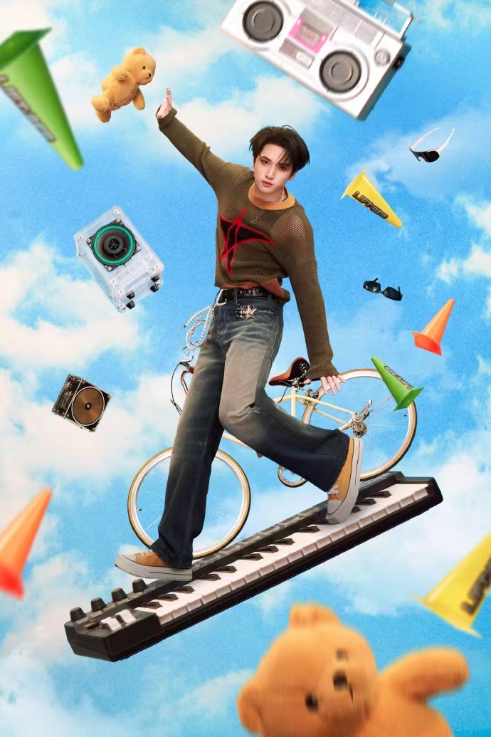 严浩翔海报上有小熊严浩翔摆脱地心引力海报  严浩翔海报上有小熊，咱就说我们浩翔宝