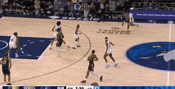 我回来啦！怀斯曼上演空接扣篮！
在今天NBA季前赛步行者对阵森林狼的第四节比赛中