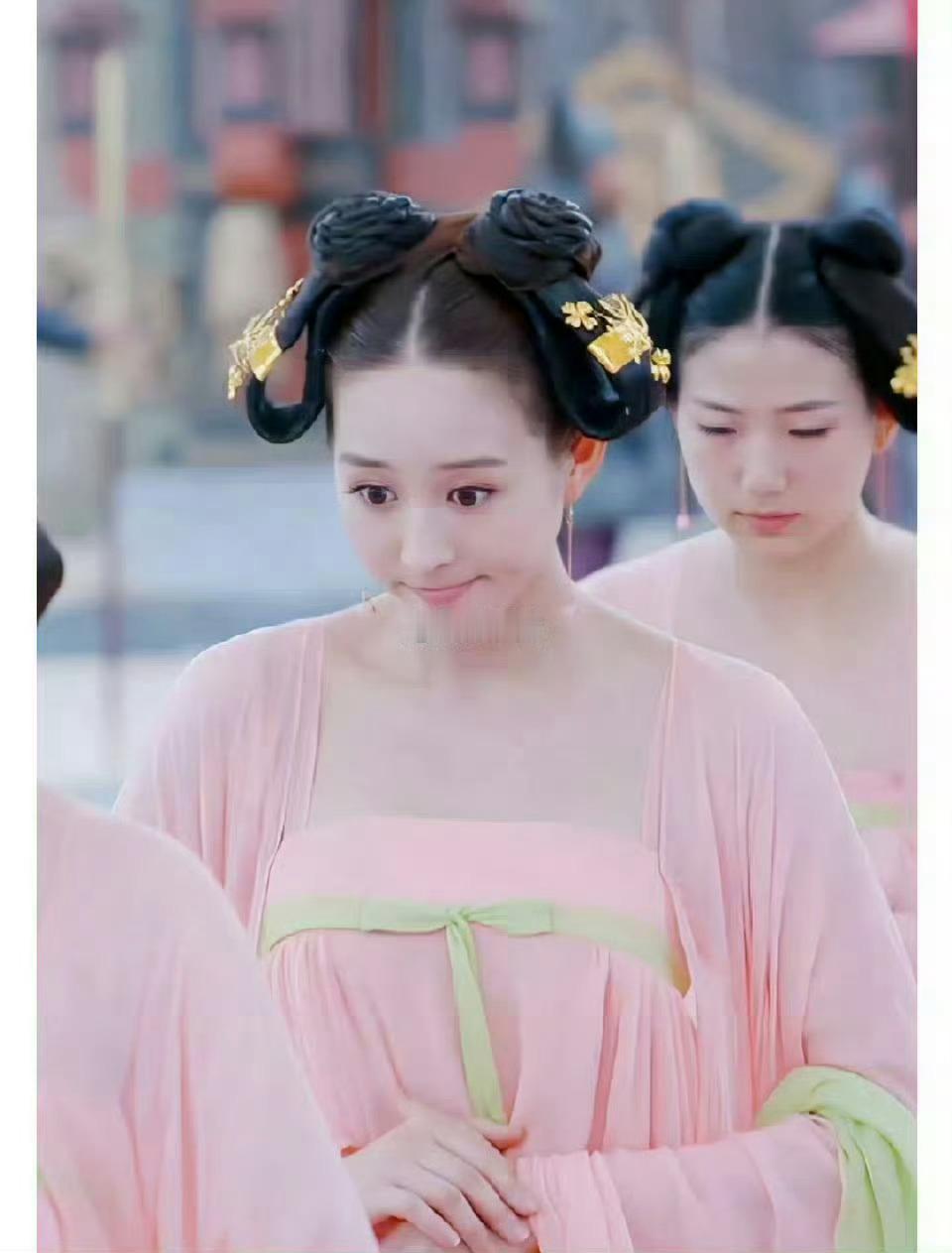 抹胸居然是后期为了播出才剪辑的，唐朝真的这么开放吗 