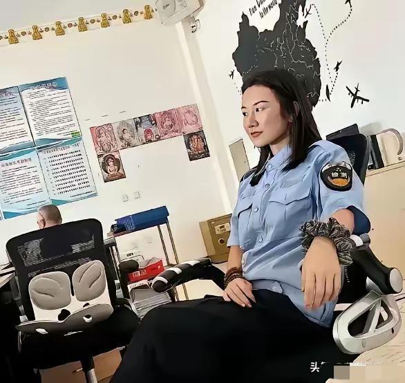 这位女士在体制内属于什么级别领导