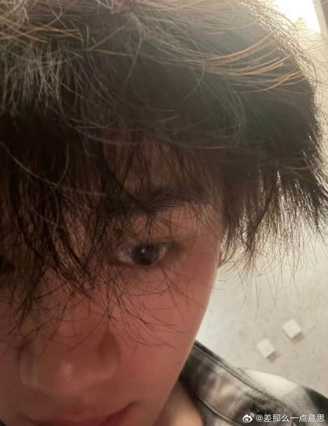 丁程鑫发这样的自拍是好男孩吗丁程鑫发这样的睡衣自拍是好男孩吗丁程鑫在高会发布这样