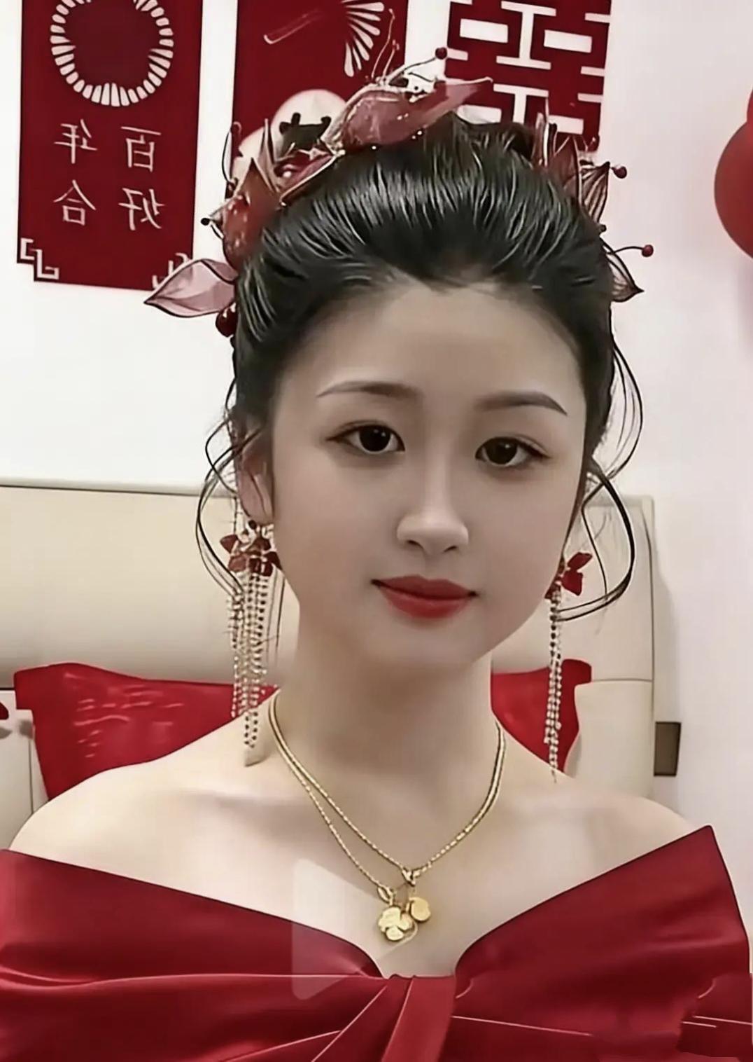 郑州一对研究生结婚，女方说不要彩礼。男方家硬是凑了十万送过去。女方父母把那十万原