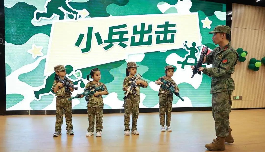 幼儿园搞国防教育，不是太早，是刚刚好

总有人觉得，3-6岁懂什么国防。但无锡红