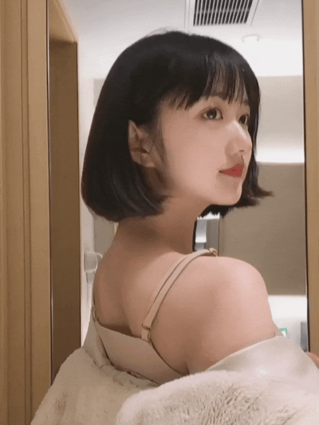 回眸一笑百媚生！
首发动图[耶]