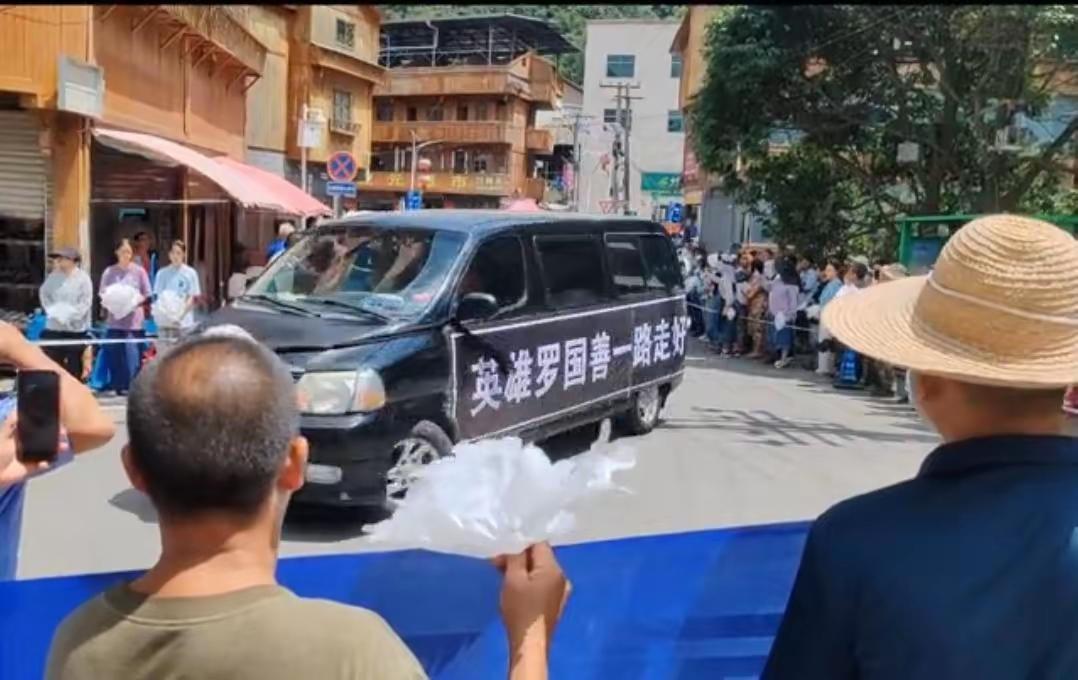 全网含泪致敬！贵州惠水两人溺水身亡，背后救人真相太戳心。
（个人观点仅供参考，无