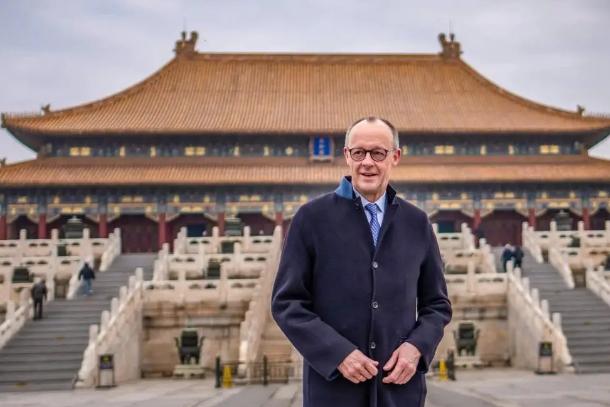 默茨妄图纠集欧盟27国，效仿40年前的美国，逼中国签下广场协议
这几天，欧洲政坛