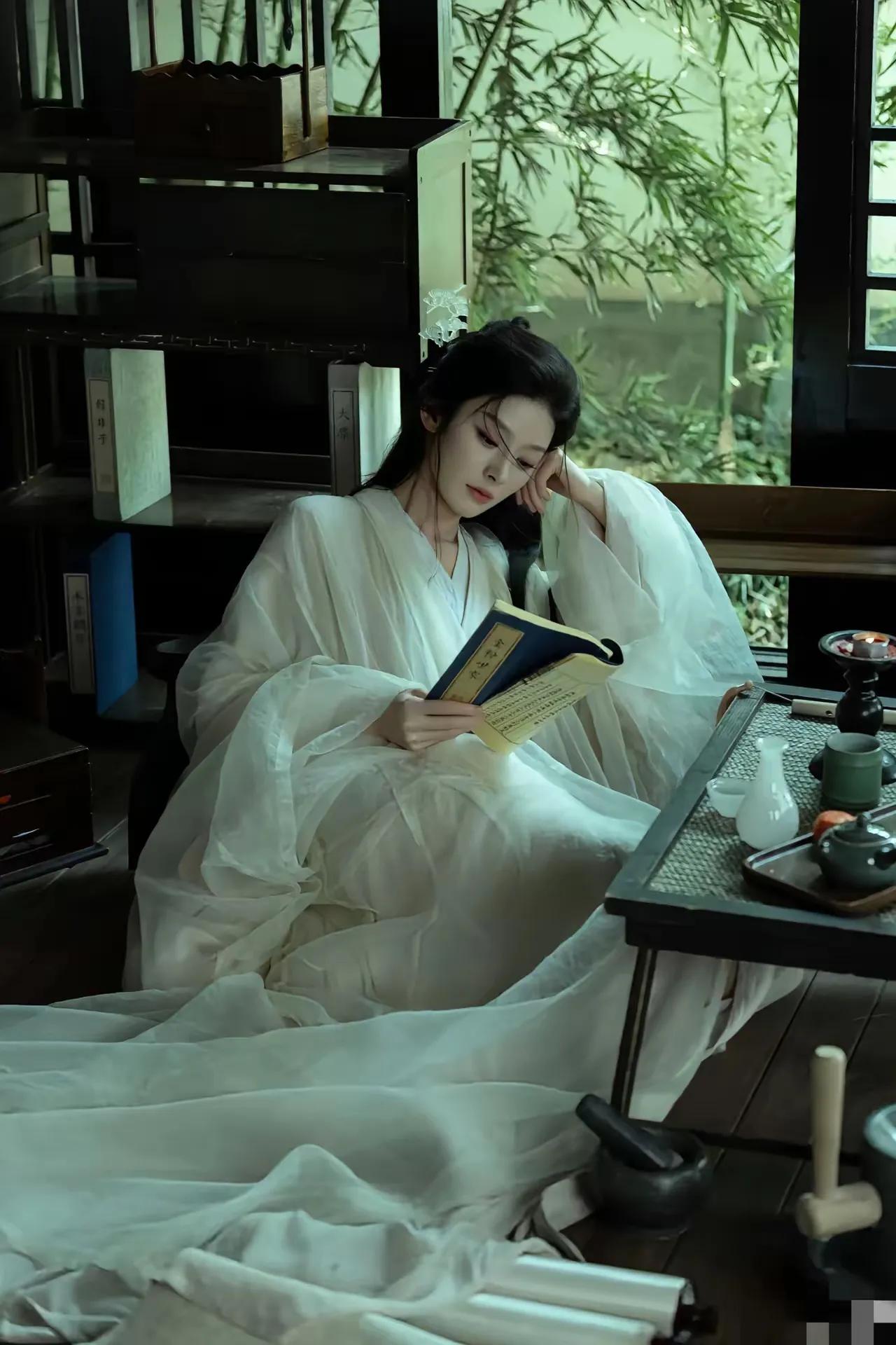 十载青灯为金榜，
三餐淡饭图生存。
横批：《生存与金榜》