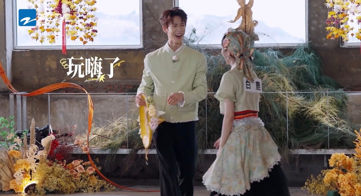 白鹿李昀锐合跳误闯天家 谁看了不觉得欢乐，俩人默契合拍舞蹈元气满满，满满的少年少